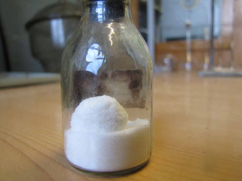Бертолетова соль: химические свойства, получение и применение