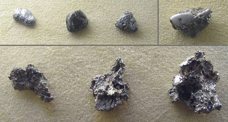 Природная платина содержит некоторое количество других металлов платиновой группы (платиноидов)
