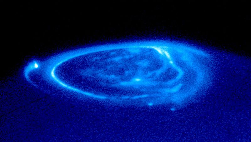 Сияние в районе северного полюса Юпитера в ультрафиолетовых лучах 