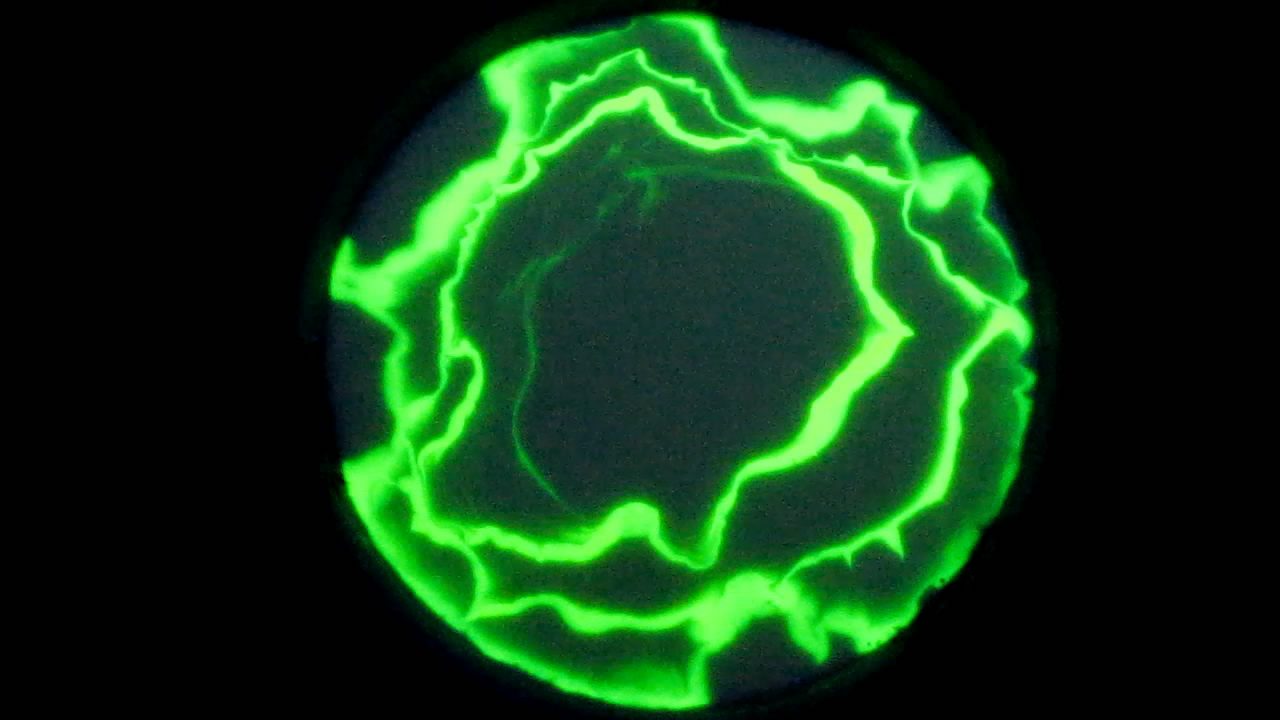 The Fluorescence of Fluorescein under UV Light on the Surface of Milk. (Surface Tension Experiments).        . (   )