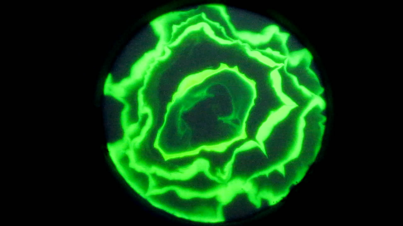 The Fluorescence of Fluorescein under UV Light on the Surface of Milk. (Surface Tension Experiments).        . (   )