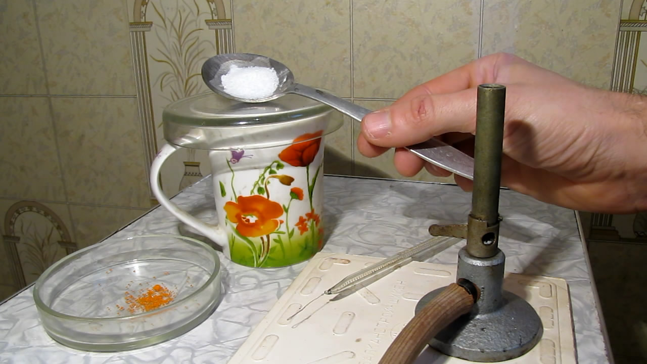  :  ( ). Borax bead tests: chromium (reducing flame)