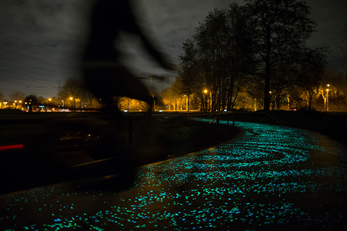     . Solar-charged bike path glows in the dark