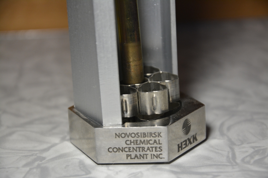   () - . Nuclear fuel element (photos)