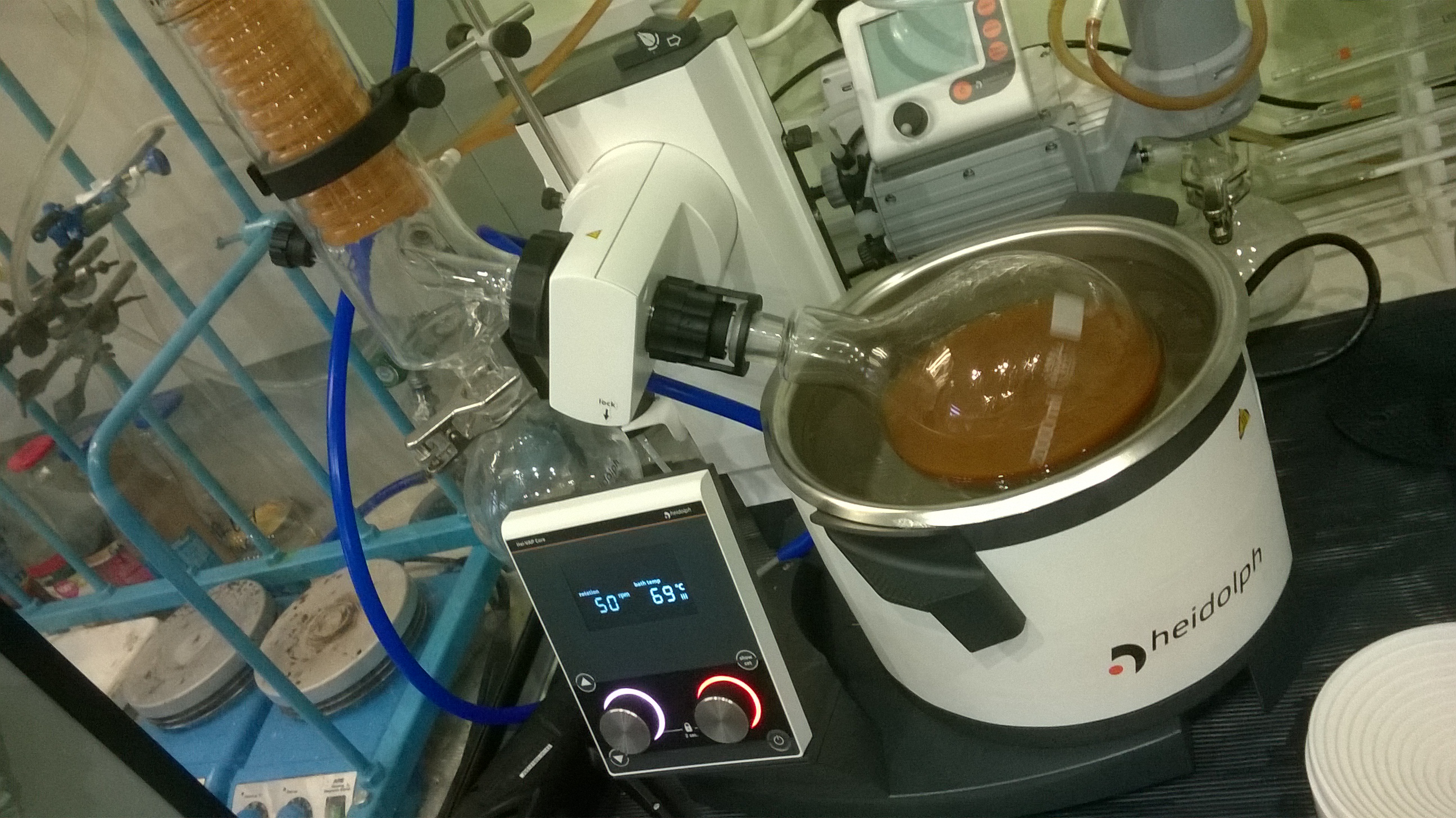   ( ). Distillation of acetone (rotary evaporator)