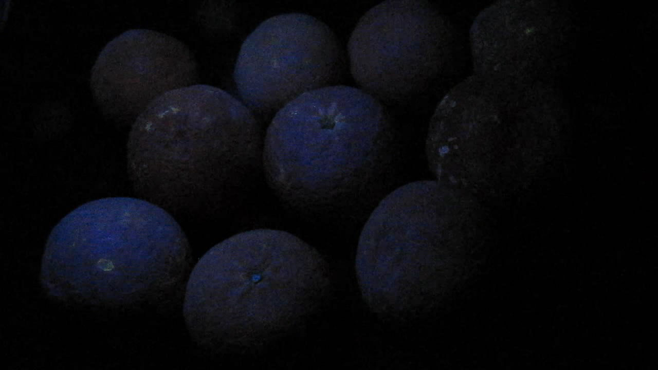 ,    . Lemons, mandarins and ultraviolet light