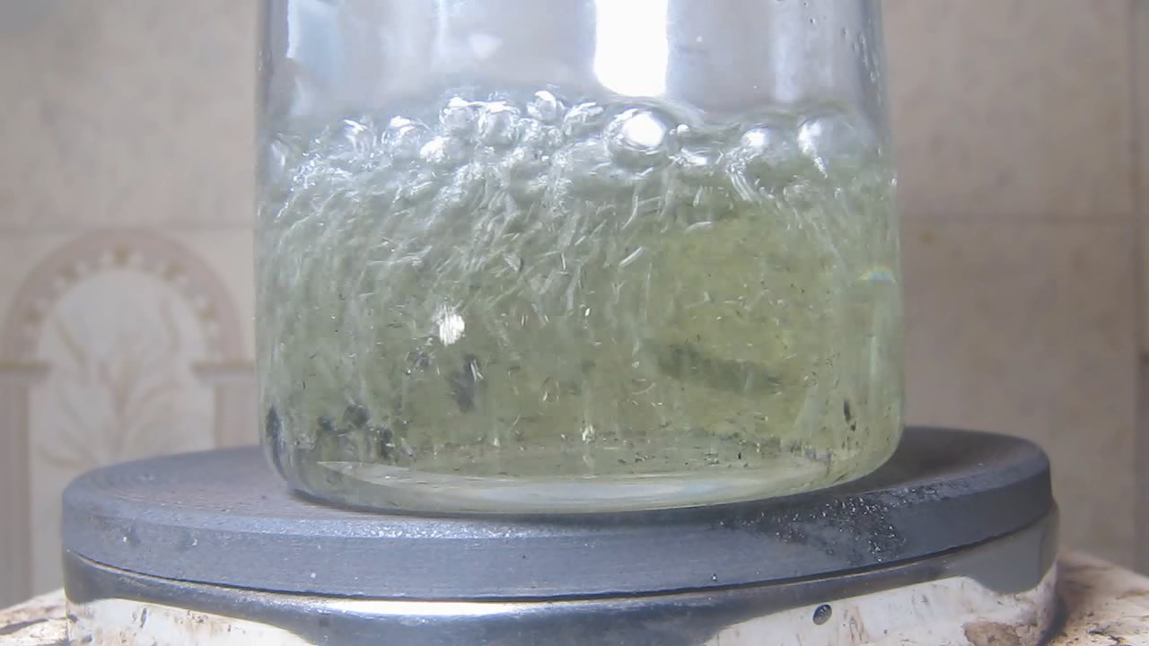 Реакция сплава никеля и фосфора (''фосфид никеля'') с соляной кислотой (кипячение). Reaction of alloy of nickel and phosphorus (''nickel phosphide'') with hydrochloric acid (boiling)