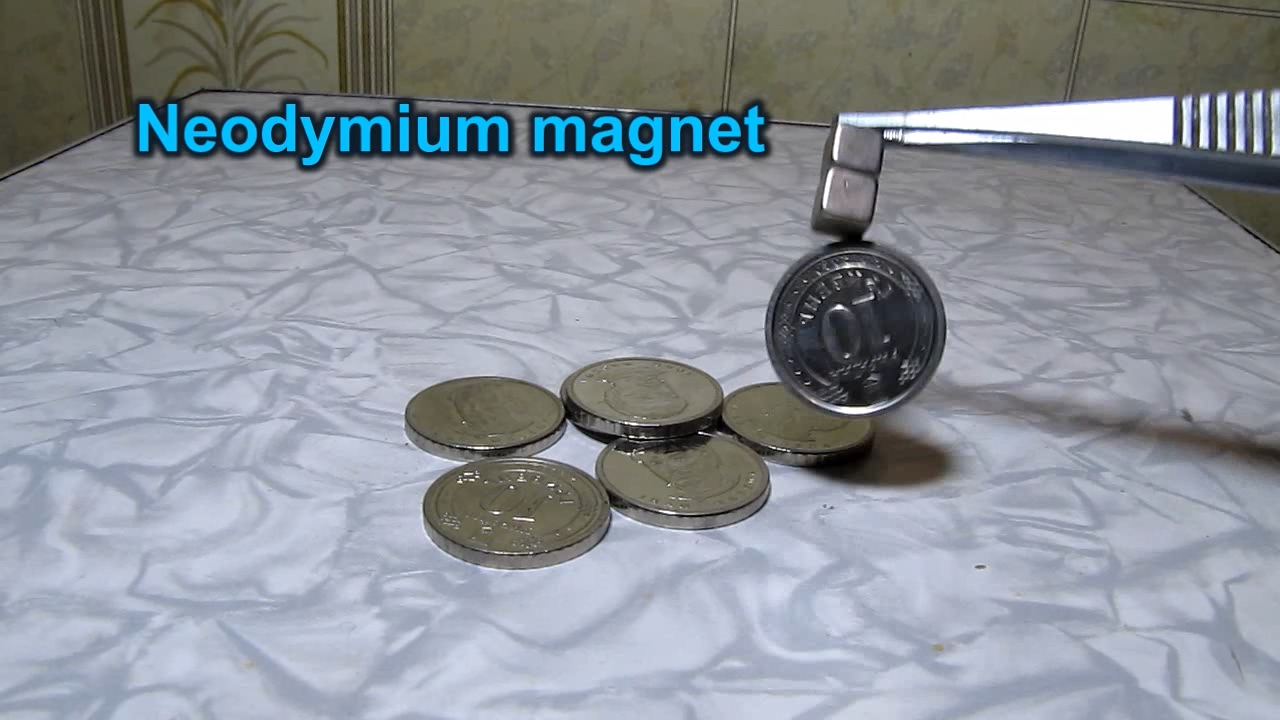 Ukrainian coins and magnet. Украинские монеты и магнит