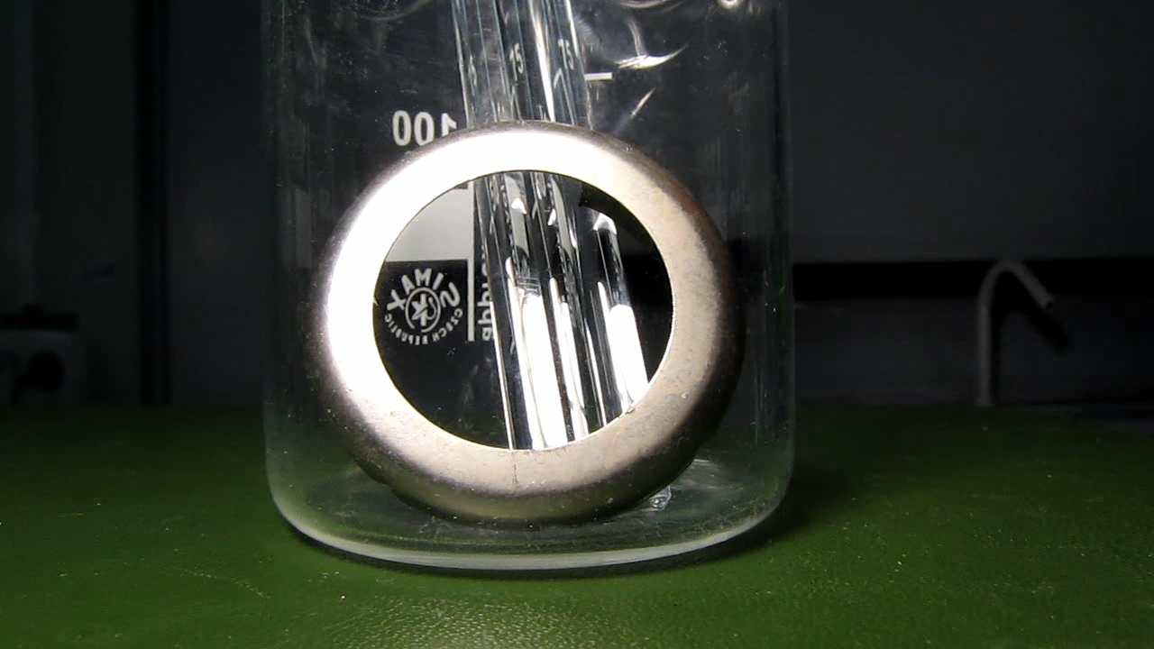 Metallic coating on plastic (copper - nickel - chrome): reaction with hydrochloric acid.     ( -  - ):    