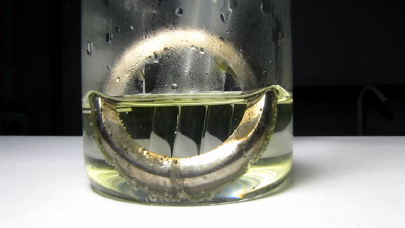 Metallic coating on plastic (copper - nickel - chrome): reaction with hydrochloric acid.     ( -  - ):    