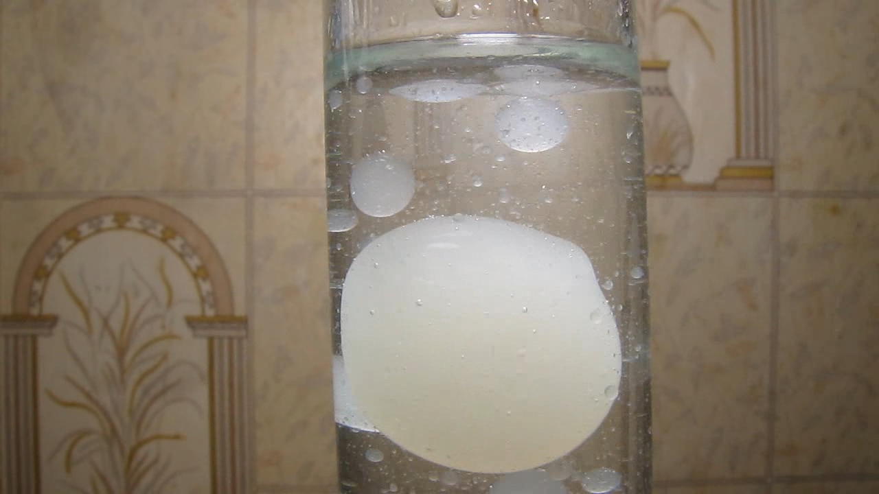 Castor oil and ammonia solution (levitation)