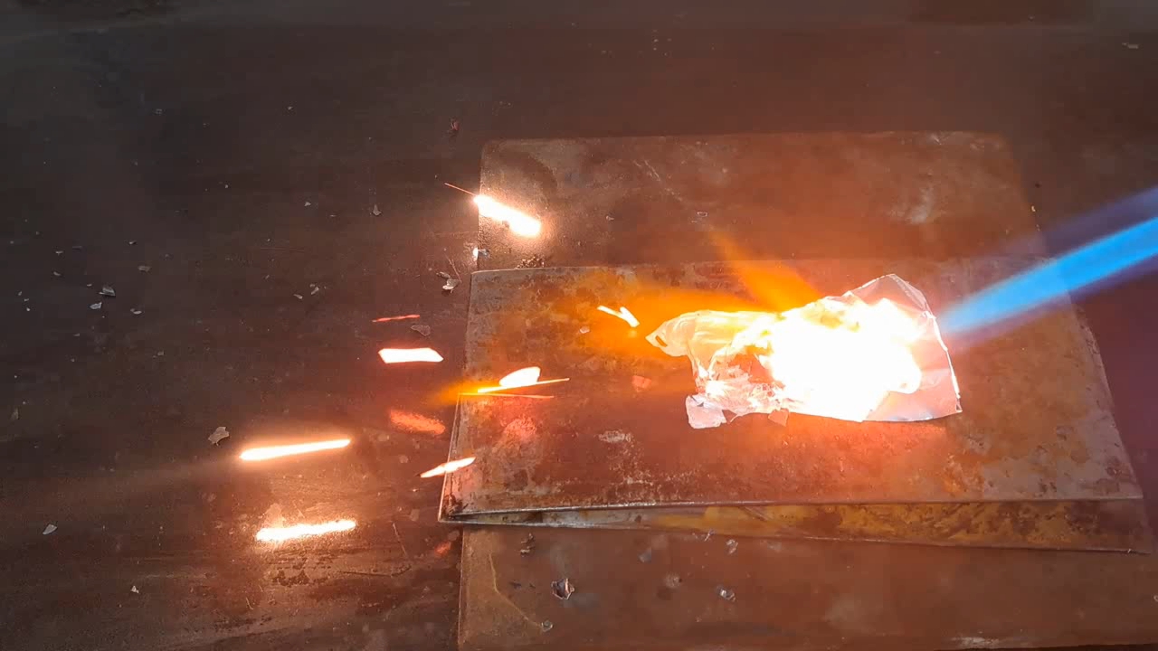 Combustion of zirconium metal