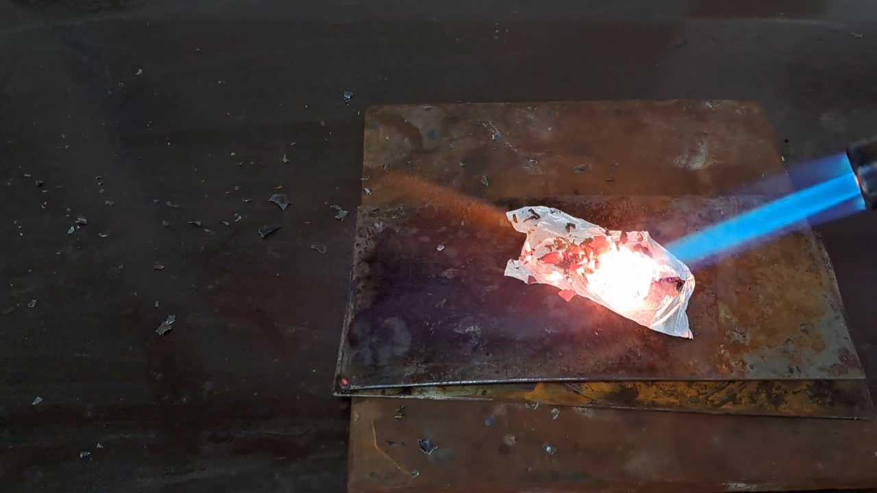 Combustion of zirconium metal