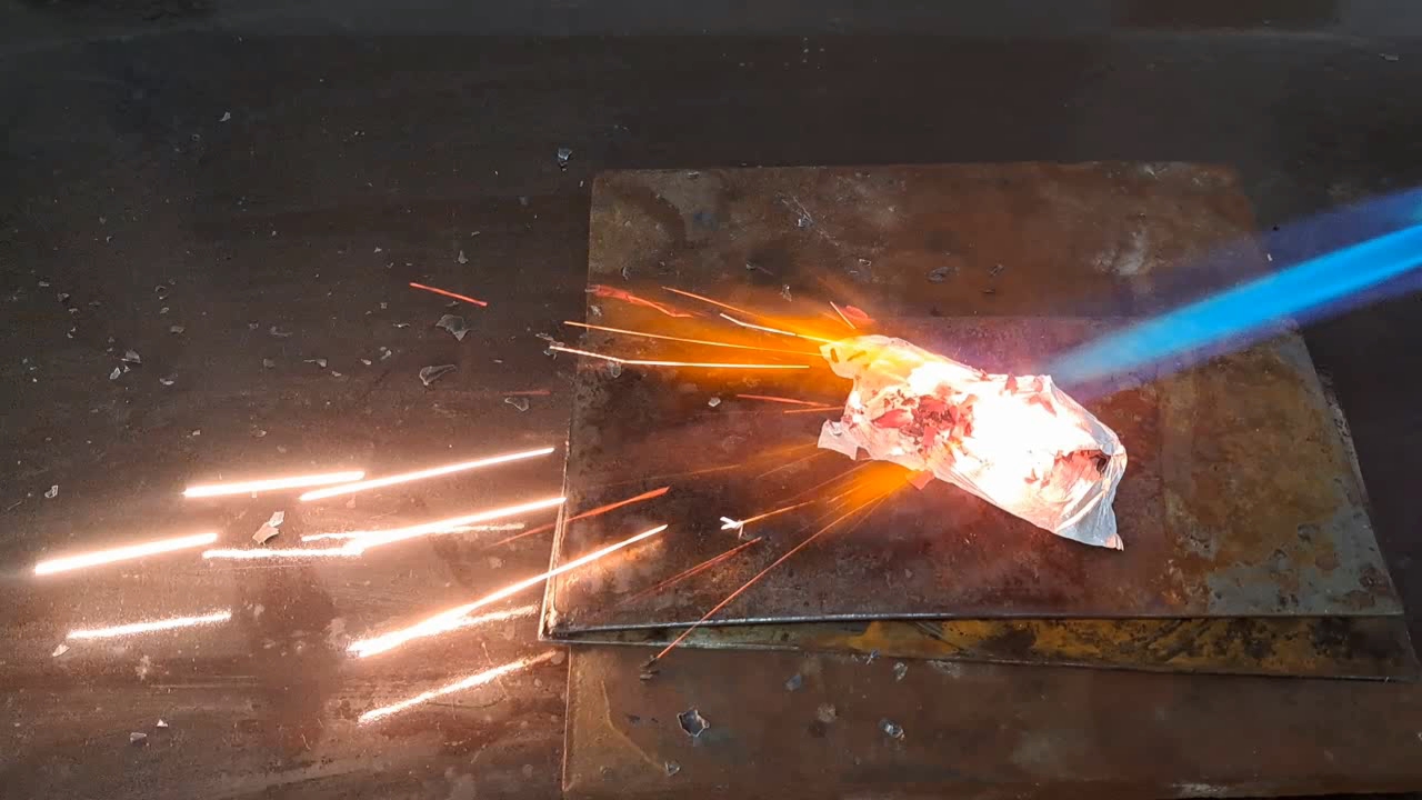 Combustion of zirconium metal