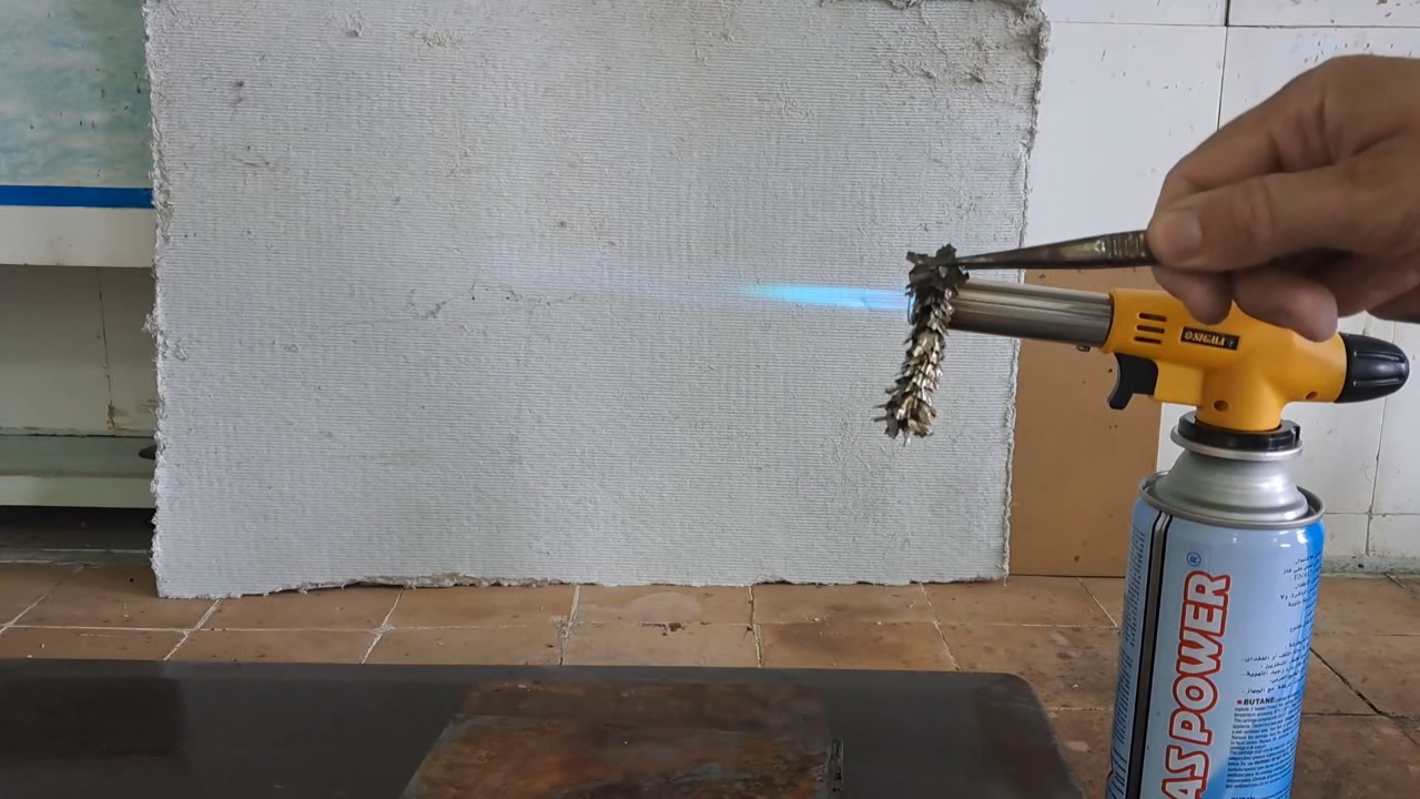 Combustion of zirconium metal