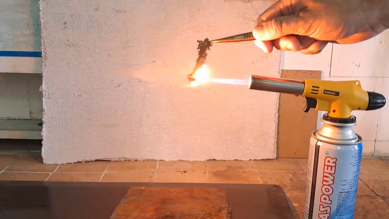 Combustion of zirconium metal