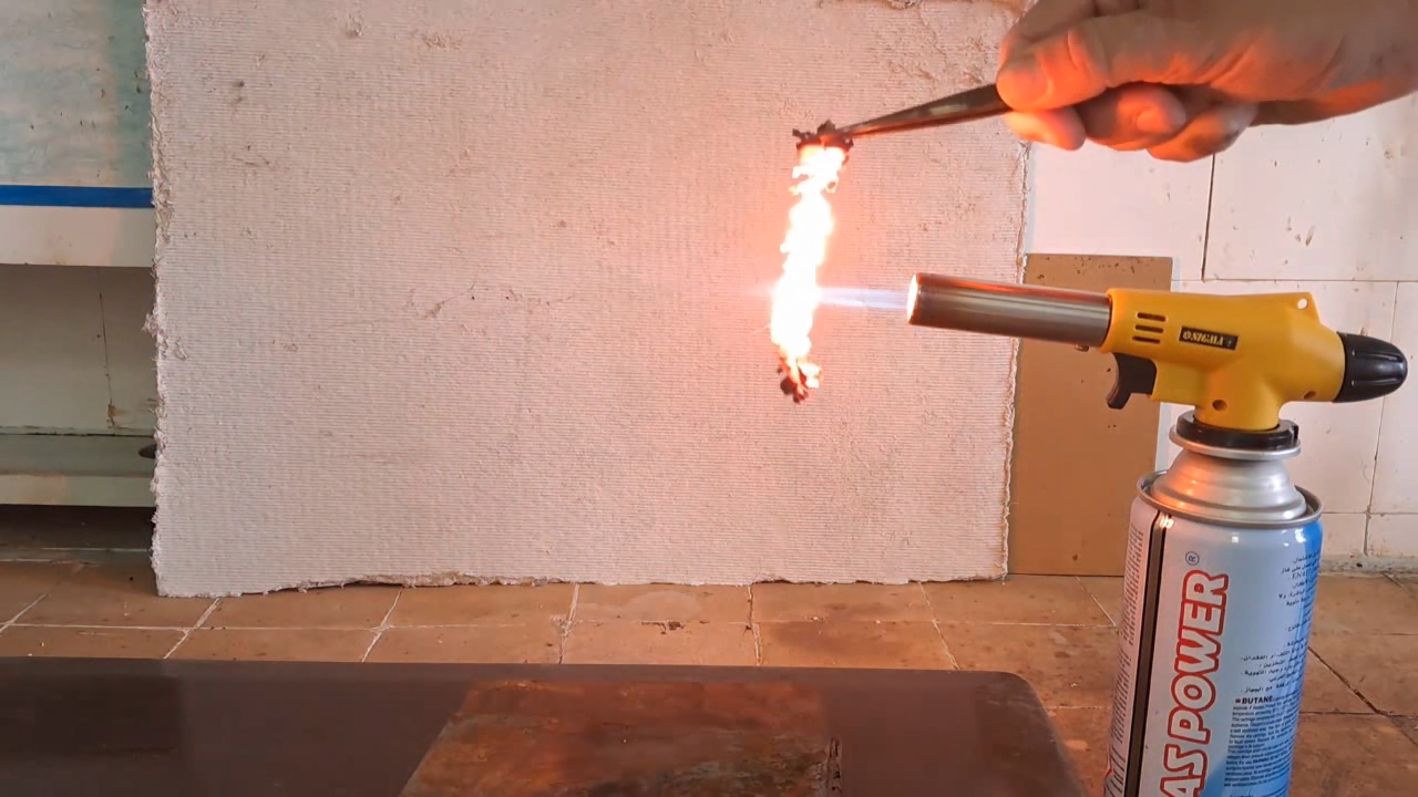 Combustion of zirconium metal