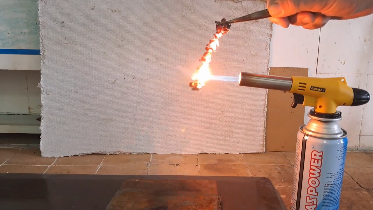 Combustion of zirconium metal