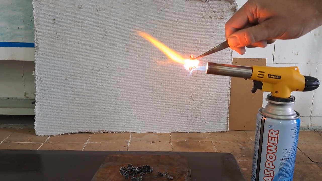 Combustion of zirconium metal
