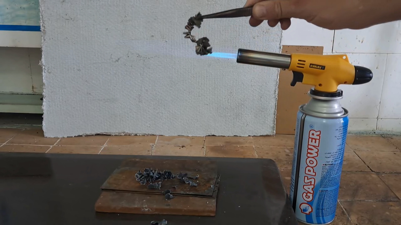 Combustion of zirconium metal