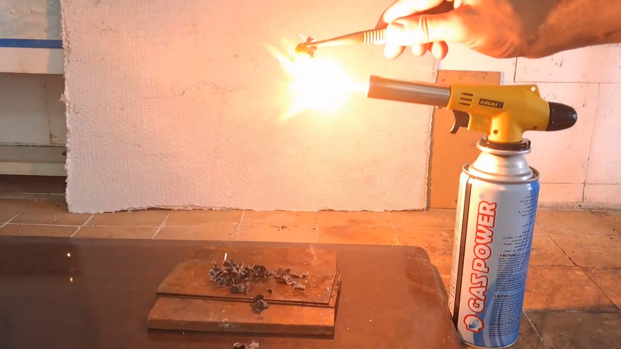 Combustion of zirconium metal