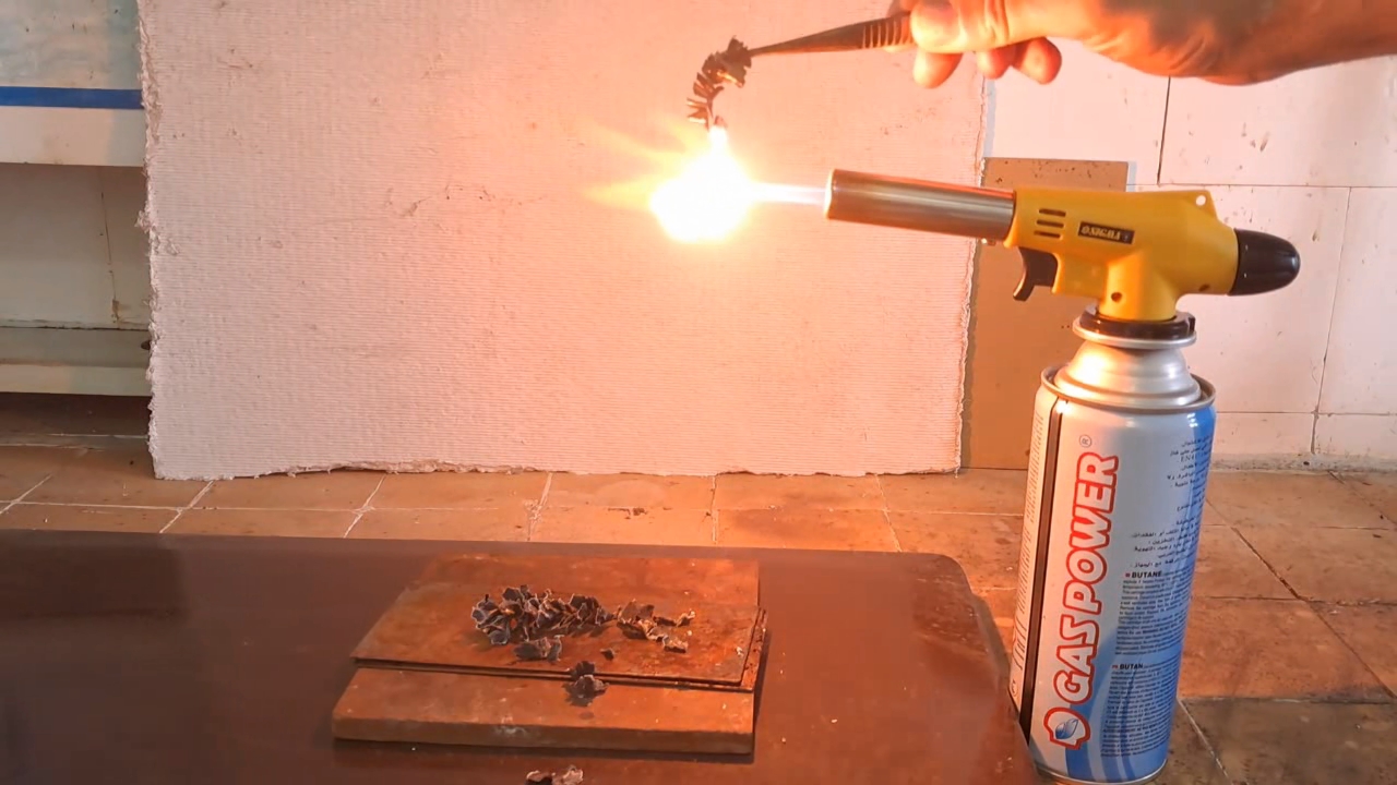 Combustion of zirconium metal