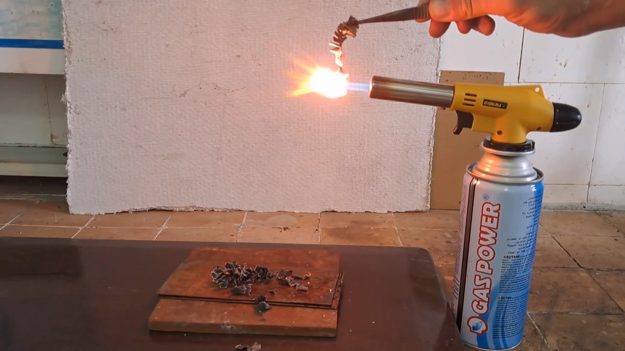 Combustion of zirconium metal
