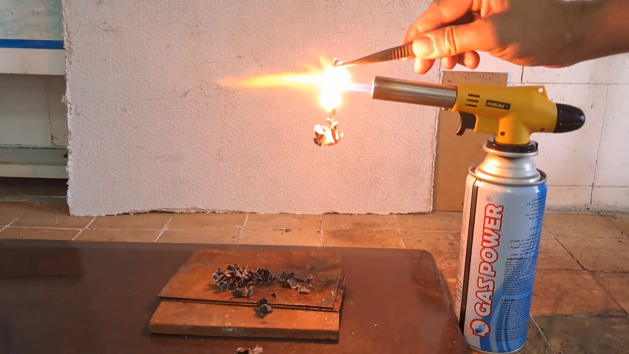 Combustion of zirconium metal