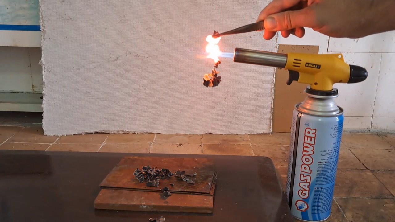 Combustion of zirconium metal