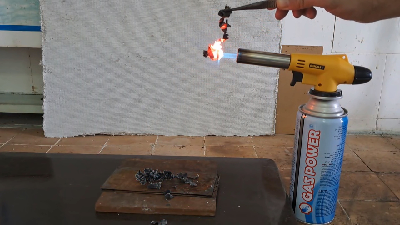 Combustion of zirconium metal