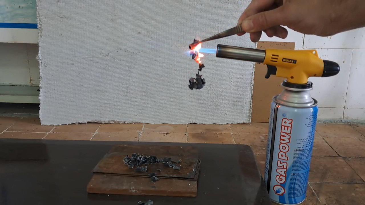Combustion of zirconium metal