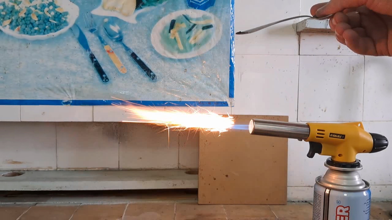 Combustion of zirconium metal