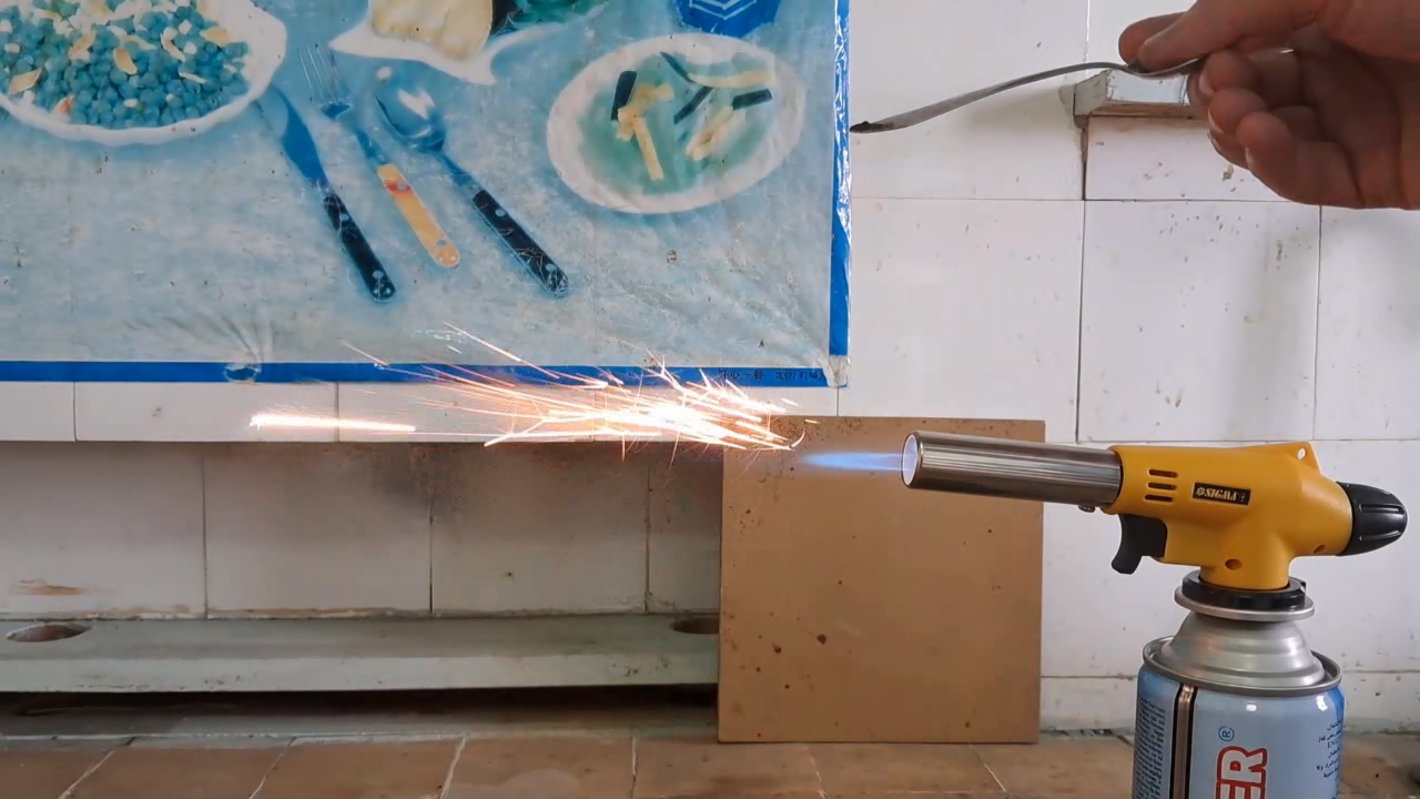 Combustion of zirconium metal