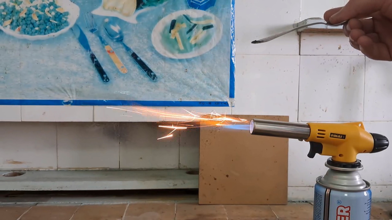Combustion of zirconium metal