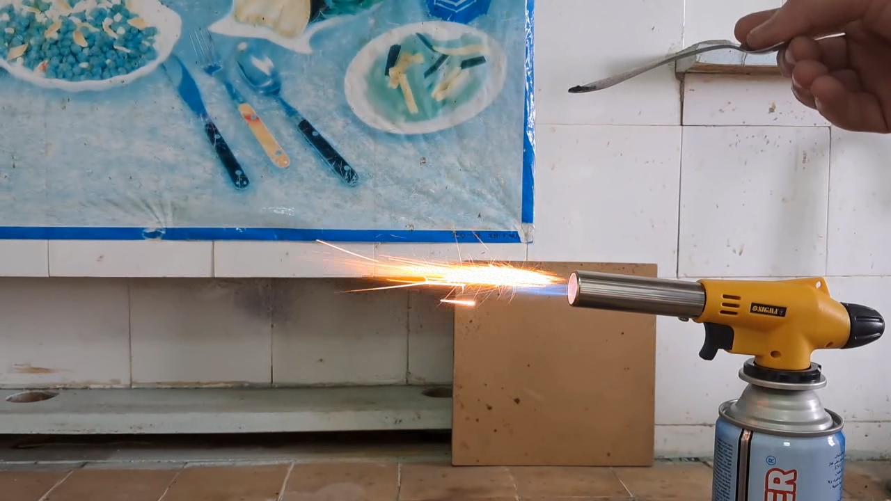 Combustion of zirconium metal