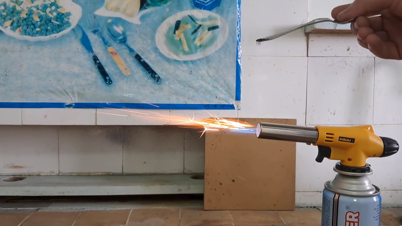Combustion of zirconium metal
