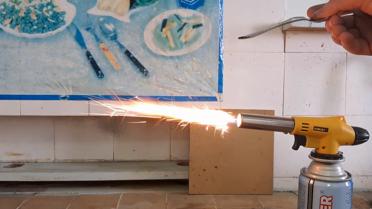 Combustion of zirconium metal