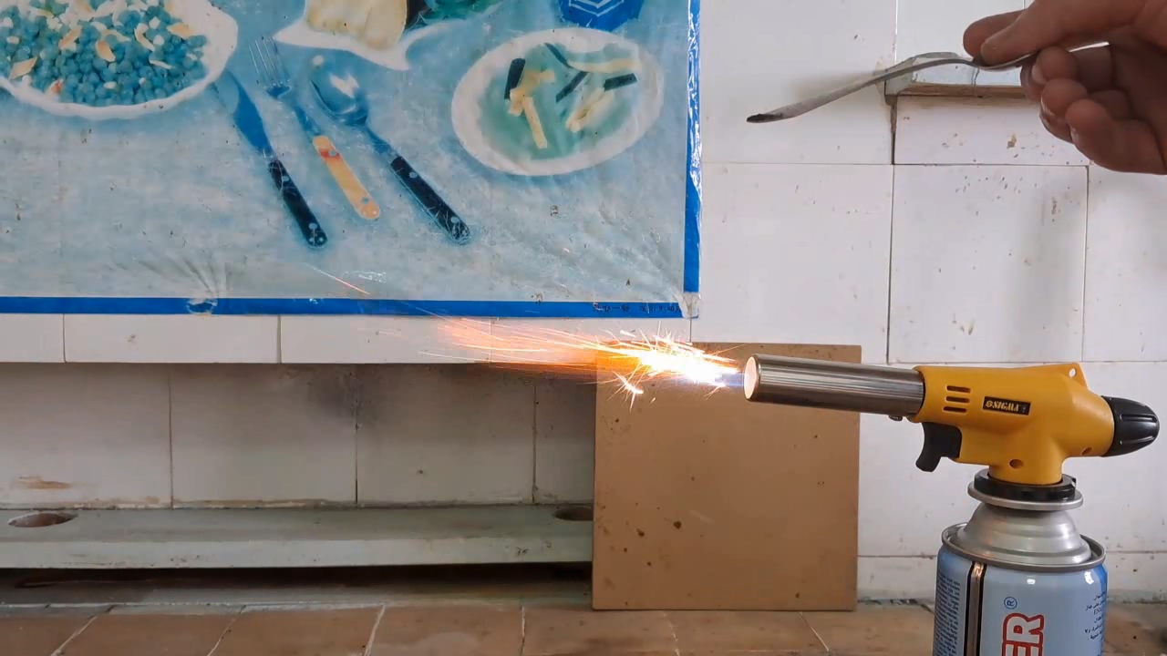 Combustion of zirconium metal