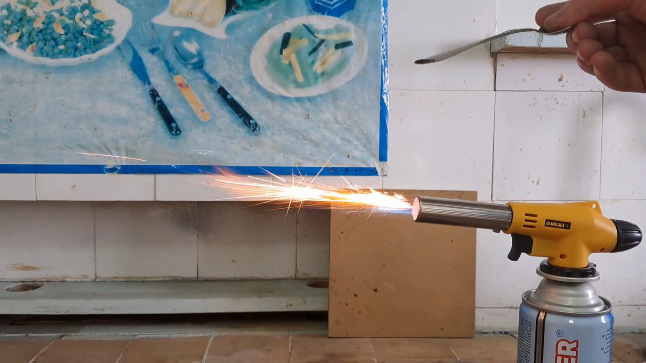 Combustion of zirconium metal