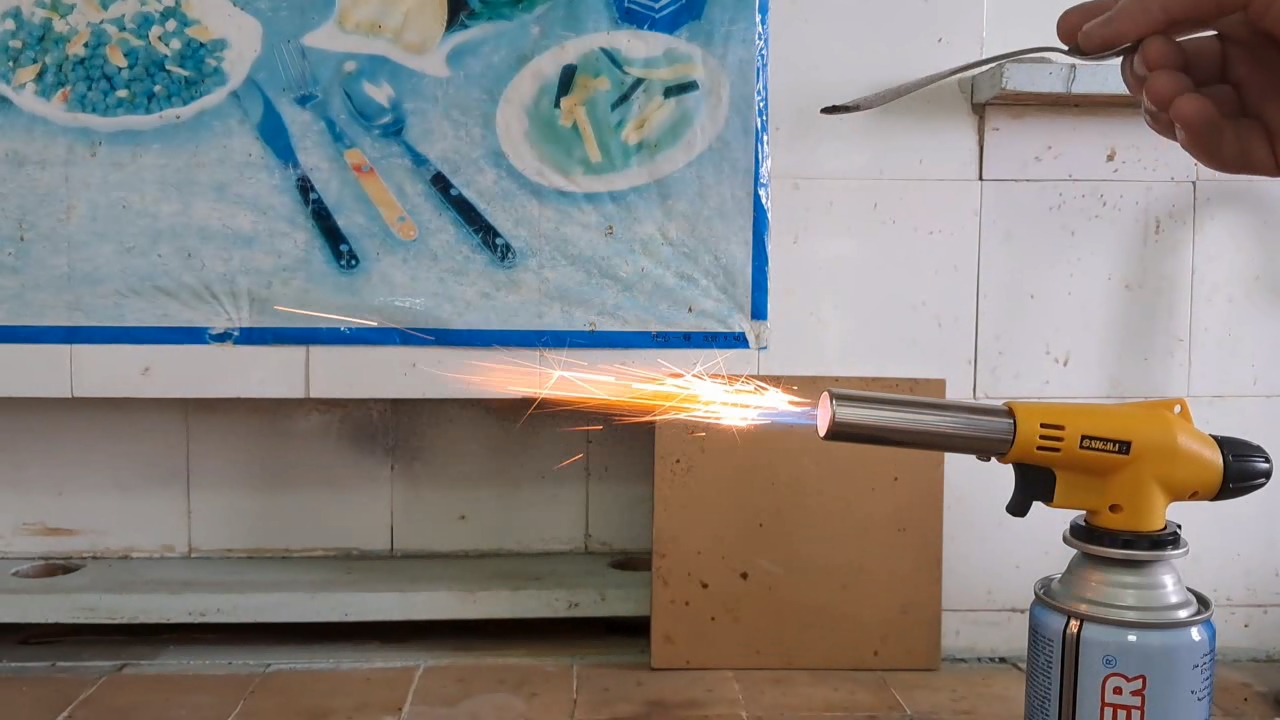 Combustion of zirconium metal