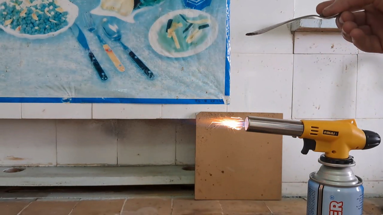 Combustion of zirconium metal