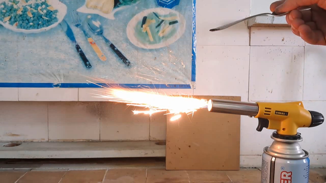 Combustion of zirconium metal