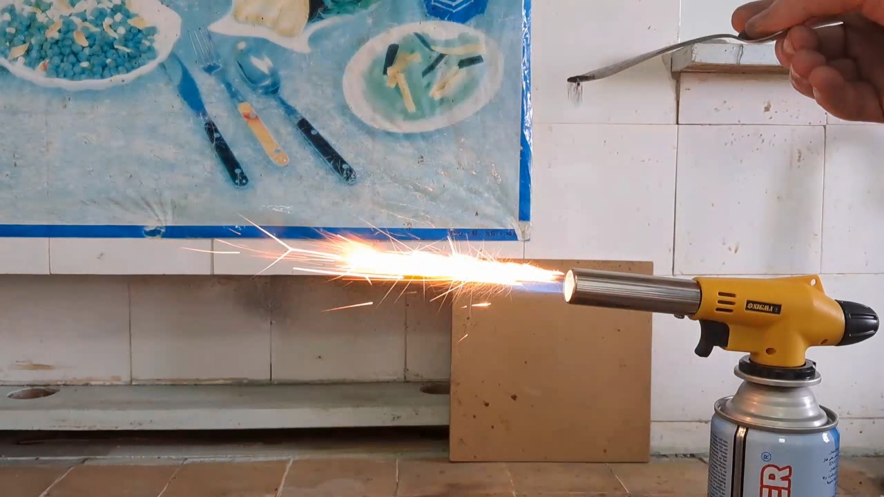 Combustion of zirconium metal