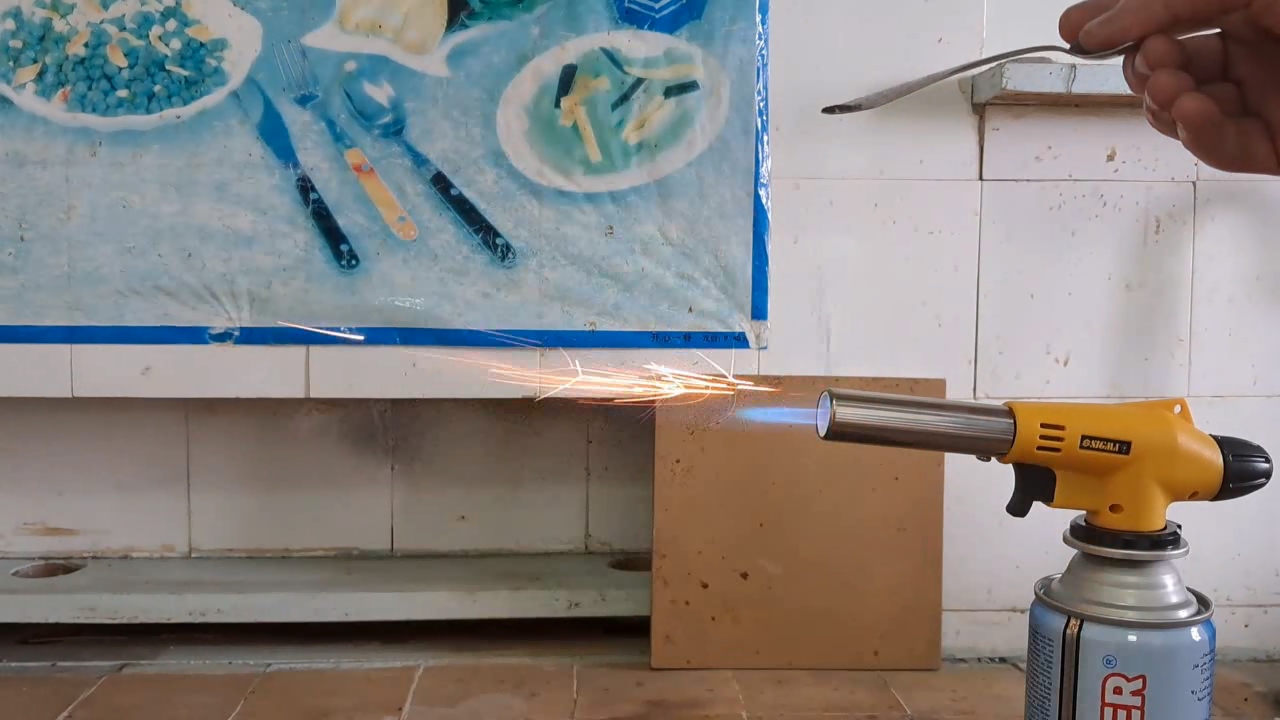 Combustion of zirconium metal