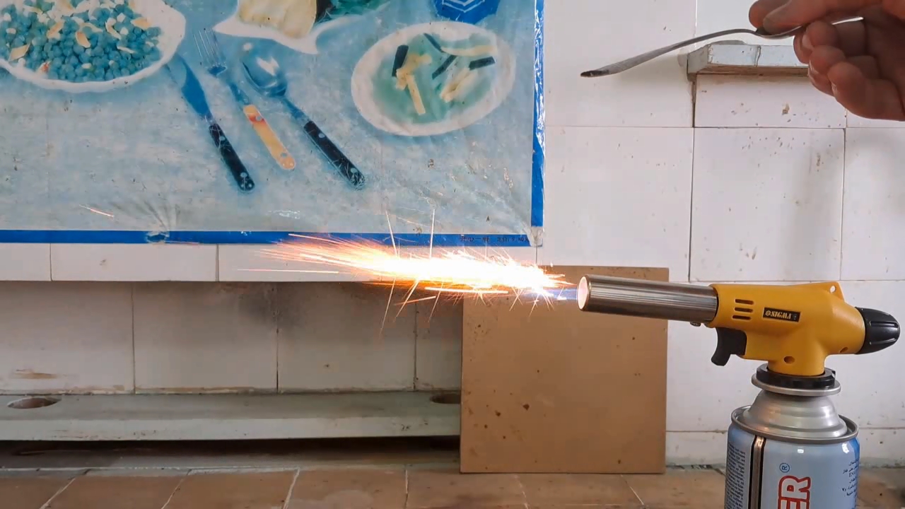 Combustion of zirconium metal