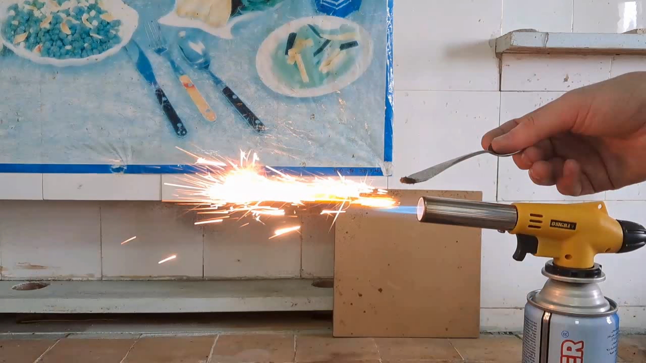 Combustion of zirconium metal