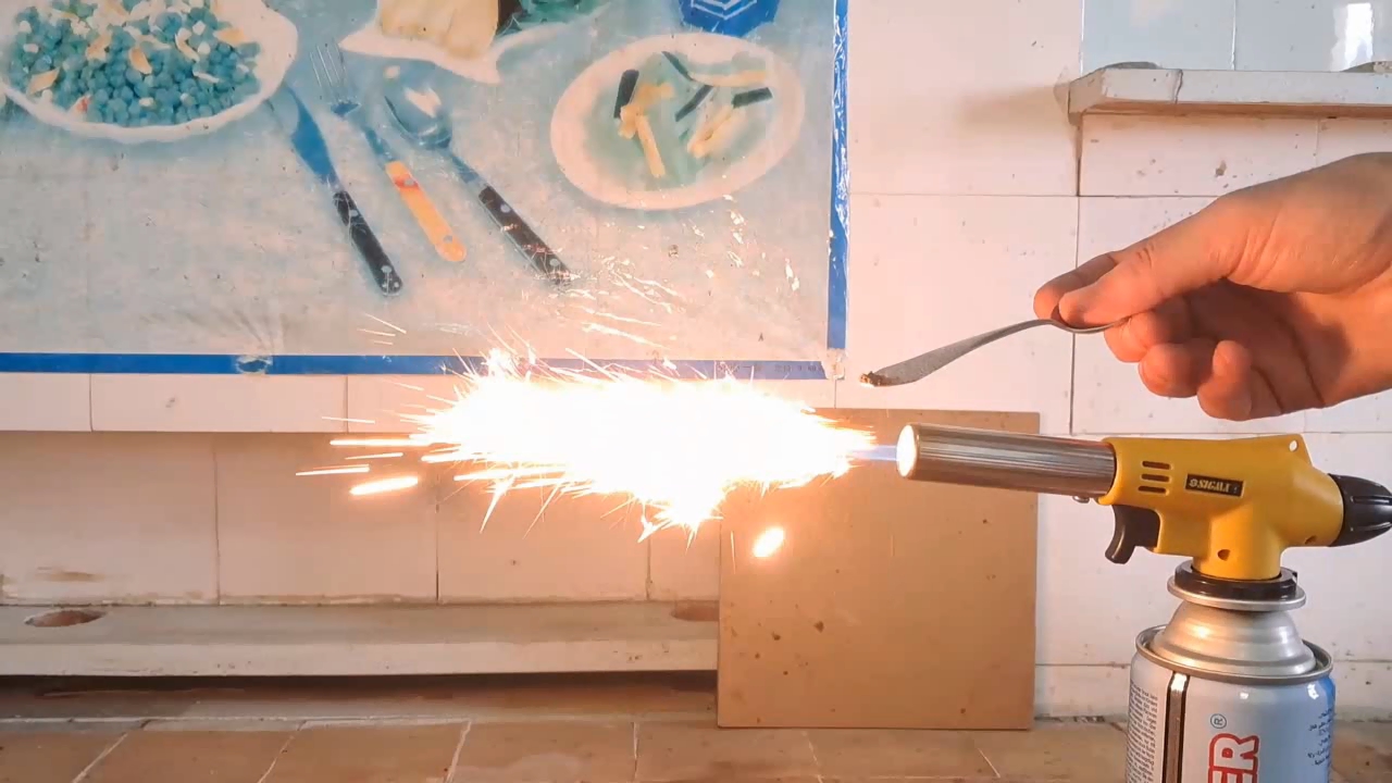 Combustion of zirconium metal