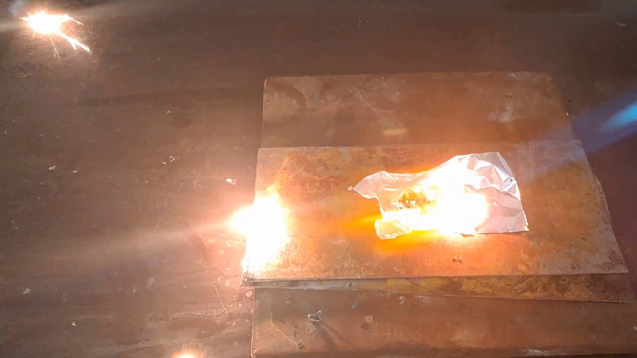 Combustion of zirconium metal