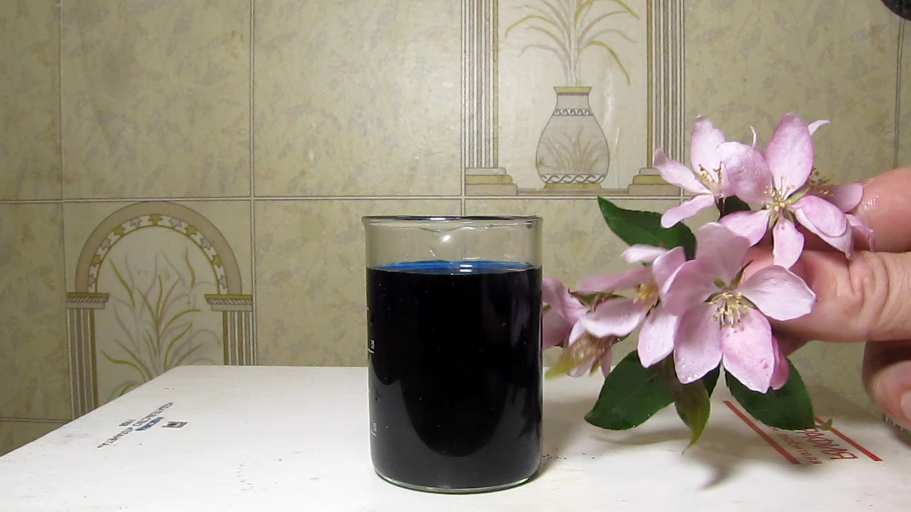 Does methylene blue dye white flowers?