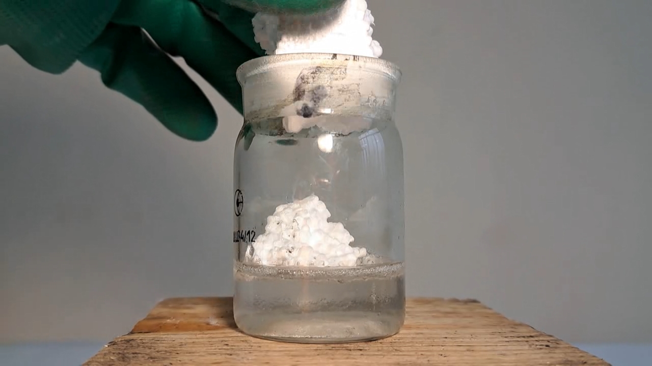 Dissolving Expanded Polystyrene in Tetrahydrofuran